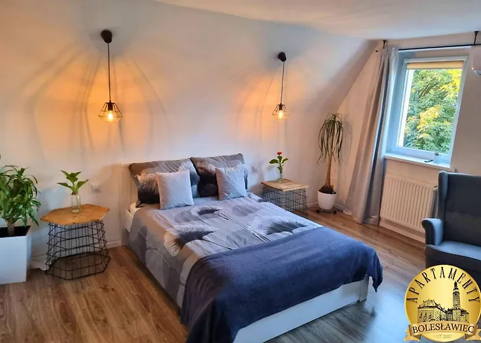 W Rynku ブンツラウ